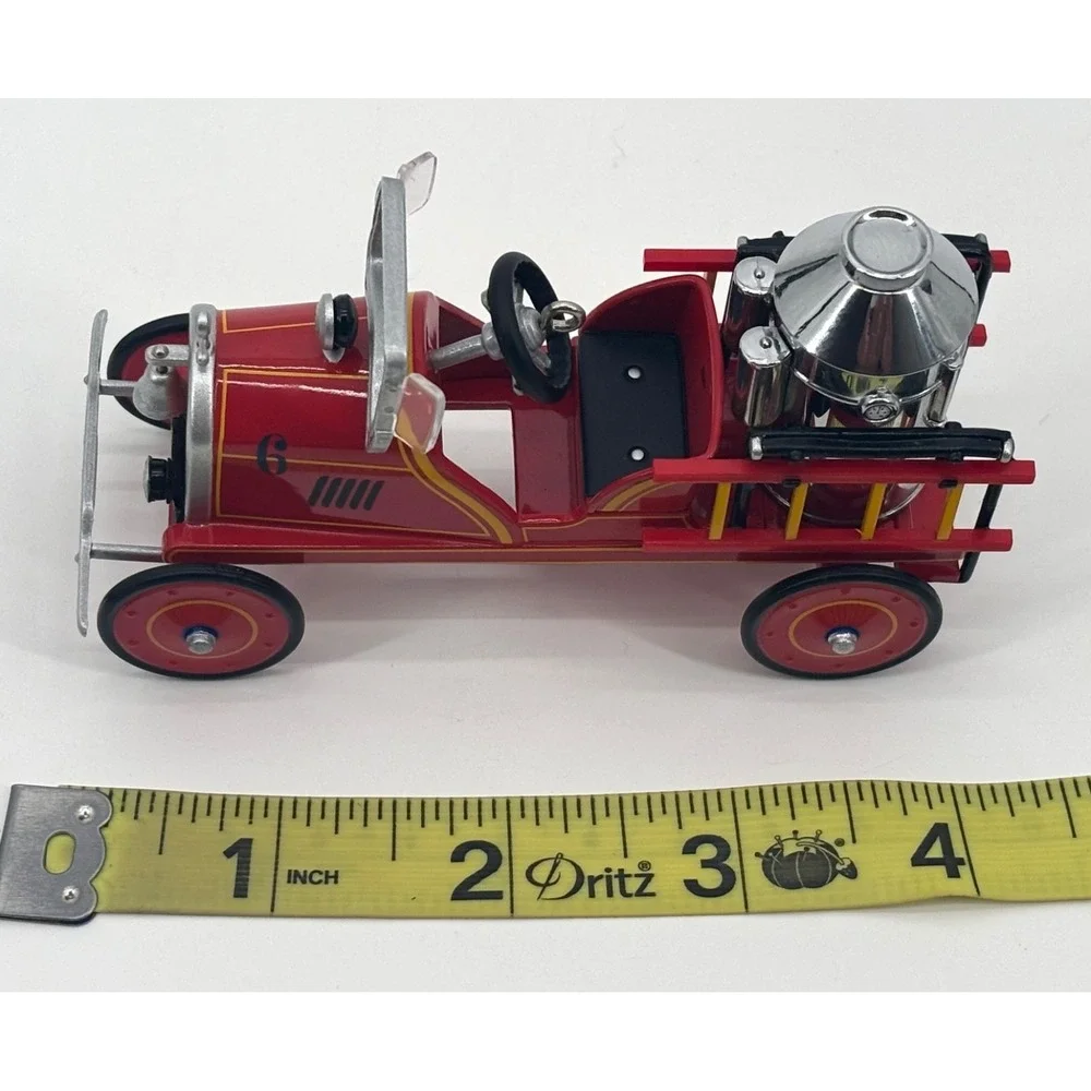 Hallmark Keepsake Ornament 1924 Toledo Fire Engine #6 Christmas‎